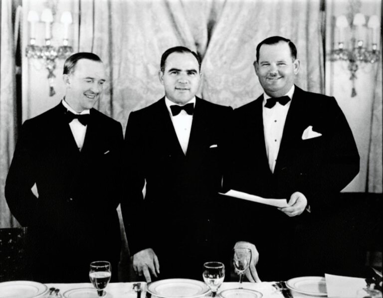 Stan and Ollie sign with Hal Roach